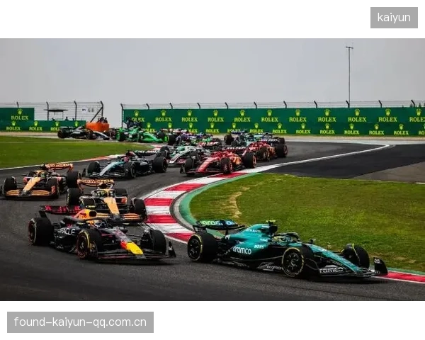 F1赛事跨界潮流商品上架后迅速成为热销品，引领时尚新风潮
