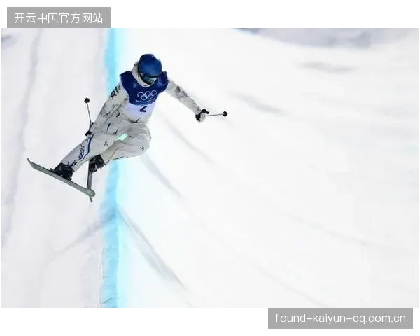 极限挑战!揭秘“滑雪U型池高空转体”的刺激与技巧 极限挑战!揭秘“滑雪U型池高空转体”的刺激与技巧